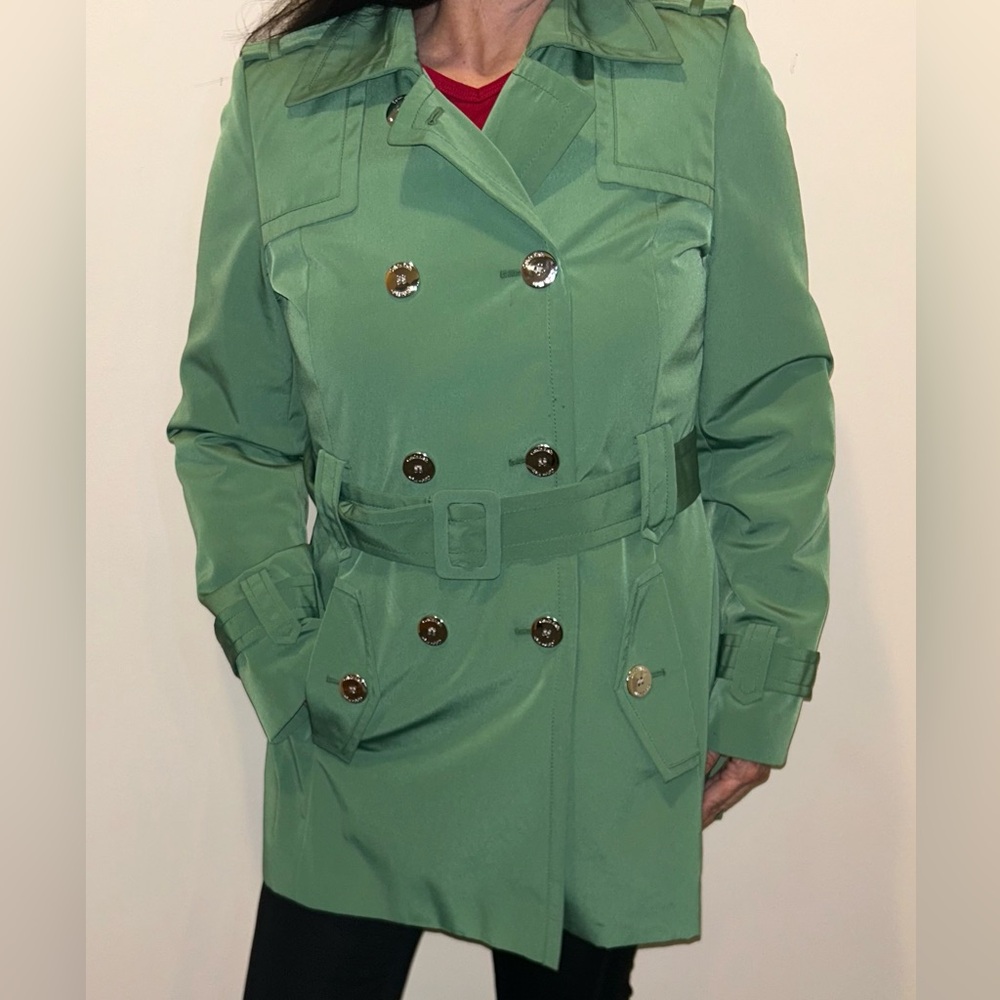 Calvin Klein all weather coat. Size Small. Trendy green.